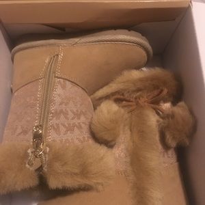 Kids MK Boots size 7 never worn.